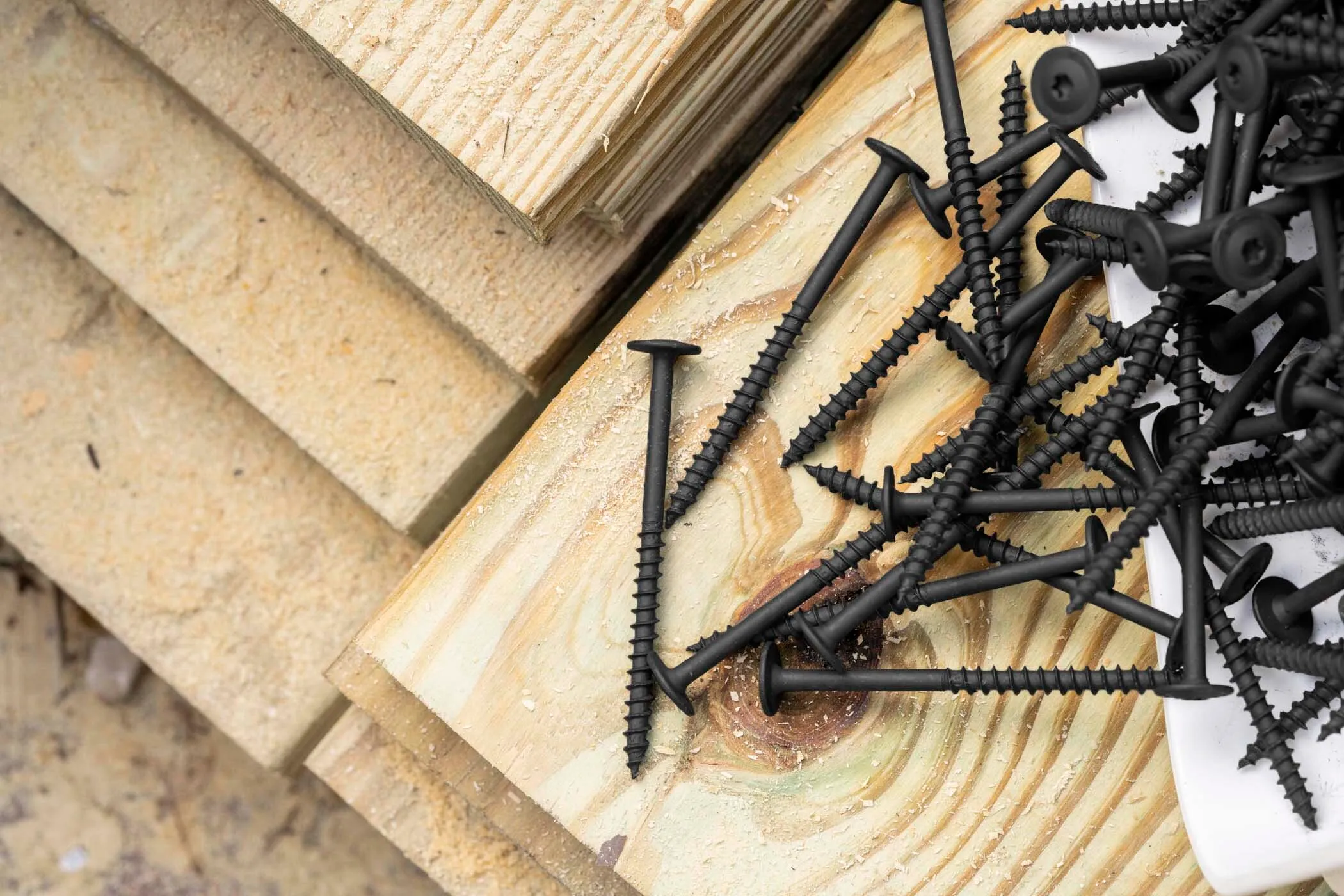 picture of screws on some wood
